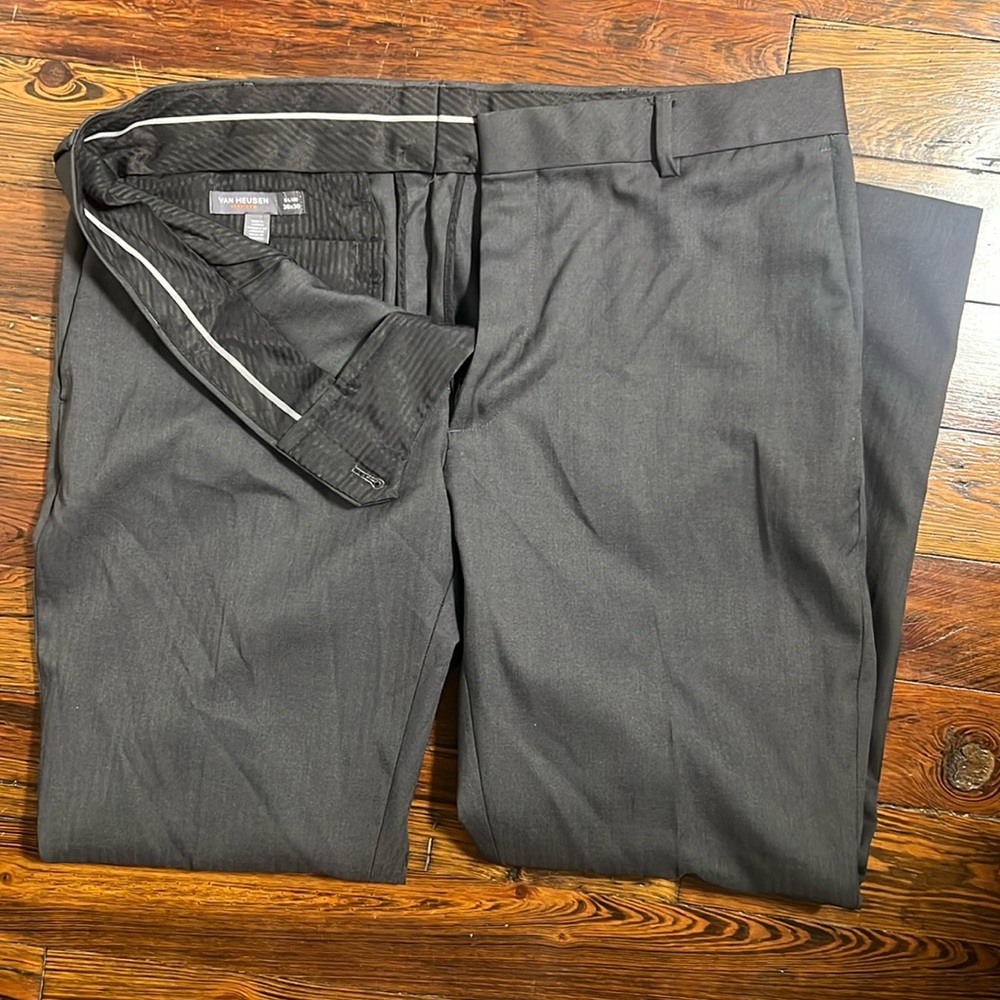 Van Heusen Traveler Slim 36 x 30 Dress Pants